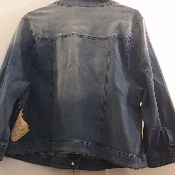 NWT ONE WORLD Blue Jean Faded Denim Long-Sleeve Button-Up Pocket Stretchy Jacket - Picture 2 of 5